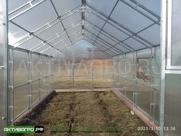 Теплица «Ударница Англичанка», ширина 2.5/3 м, труба 20х20 + 20х20 Теплица «Ударница Англичанка», ширина 2.5/3 м, труба 20х20 + 20х20