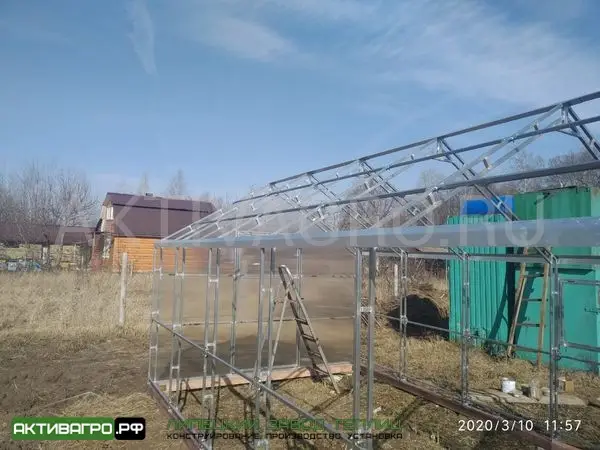 Теплица «Ударница Англичанка», ширина 2.5/3 м, труба 20х20 + 20х20 Теплица «Ударница Англичанка», ширина 2.5/3 м, труба 20х20 + 20х20