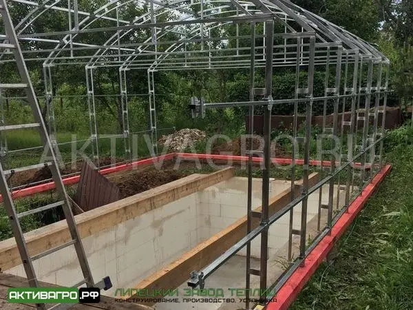 Теплица Ударница Благодатная, ширина 4/5 м, труба 40х20 + 20х20 Теплица Ударница Благодатная, ширина 4/5 м, труба 40х20 + 20х20