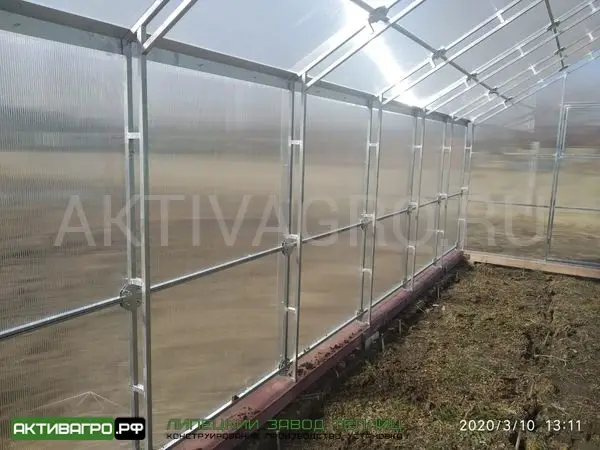 Теплица «Ударница Англичанка», ширина 2.5/3 м, труба 20х20 + 20х20 Теплица «Ударница Англичанка», ширина 2.5/3 м, труба 20х20 + 20х20
